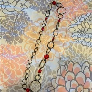 Long necklace with red accent